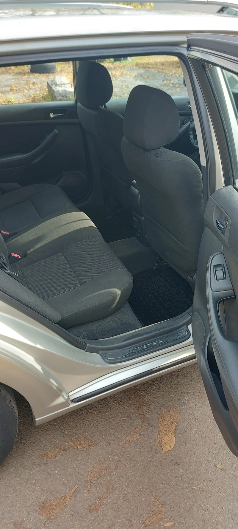 Toyota Avensis, снимка 13 - Автомобили и джипове - 52506574