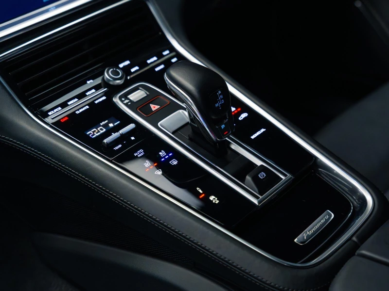 Porsche Panamera Turbo S E Hybrid* FACE* Bose* Обдухв* Lift* HUD* 3, снимка 9 - Автомобили и джипове - 53029207
