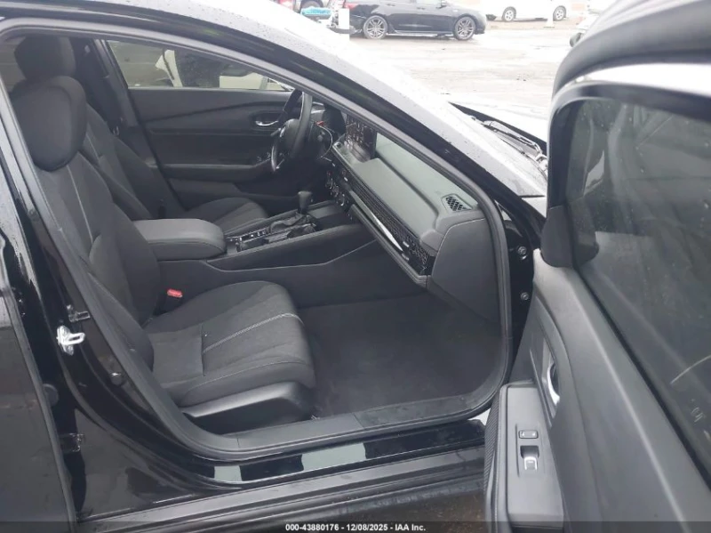 Honda Accord 2l Hybrid Sport, снимка 5 - Автомобили и джипове - 53443986