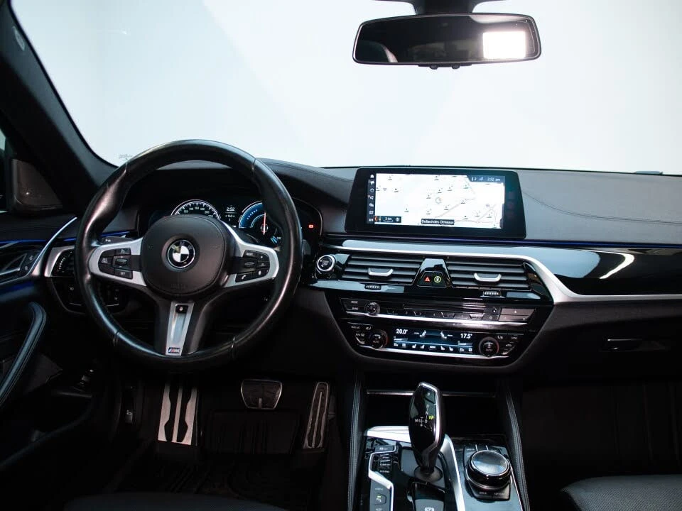 BMW 530E * АВТО КРЕДИТ* ЦЕНА ДО БГ * СЕРВИЗНА ИСТОРИЯ *  - изображение 9