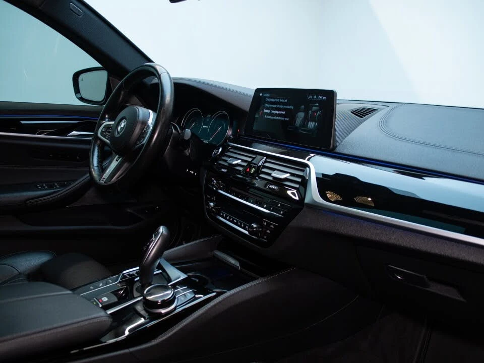 BMW 530E * АВТО КРЕДИТ* ЦЕНА ДО БГ * СЕРВИЗНА ИСТОРИЯ *  - изображение 10