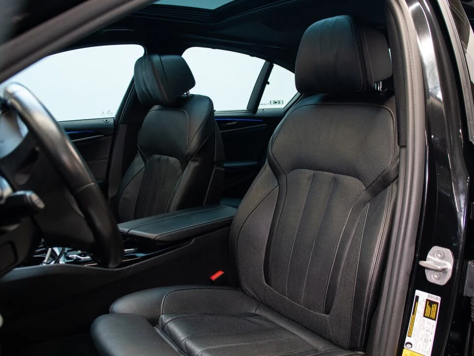 BMW 530E * АВТО КРЕДИТ* ЦЕНА ДО БГ * СЕРВИЗНА ИСТОРИЯ *  - изображение 7