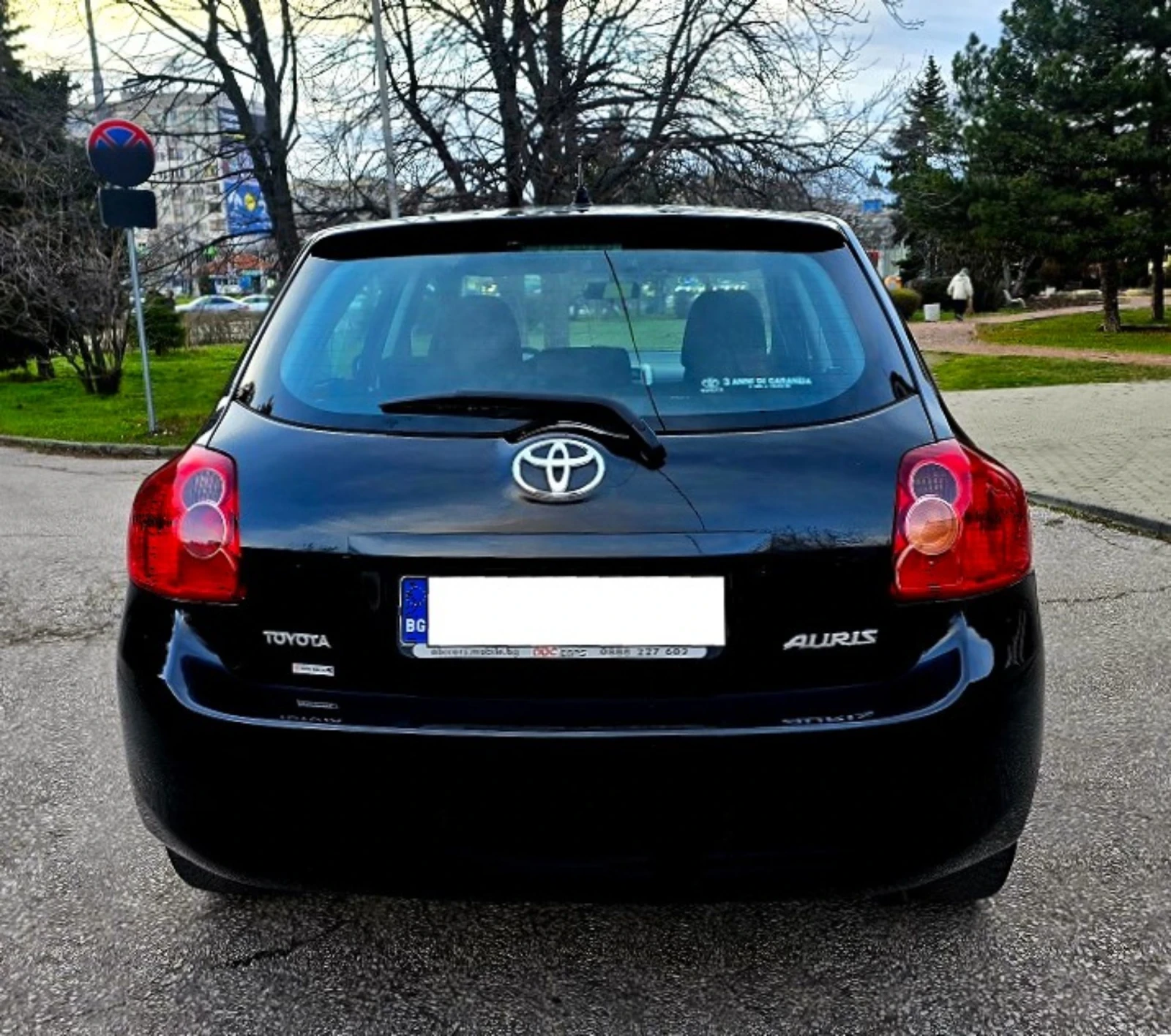 Toyota Auris 1.4 D-4D Automatic 90 к.с. - изображение 8