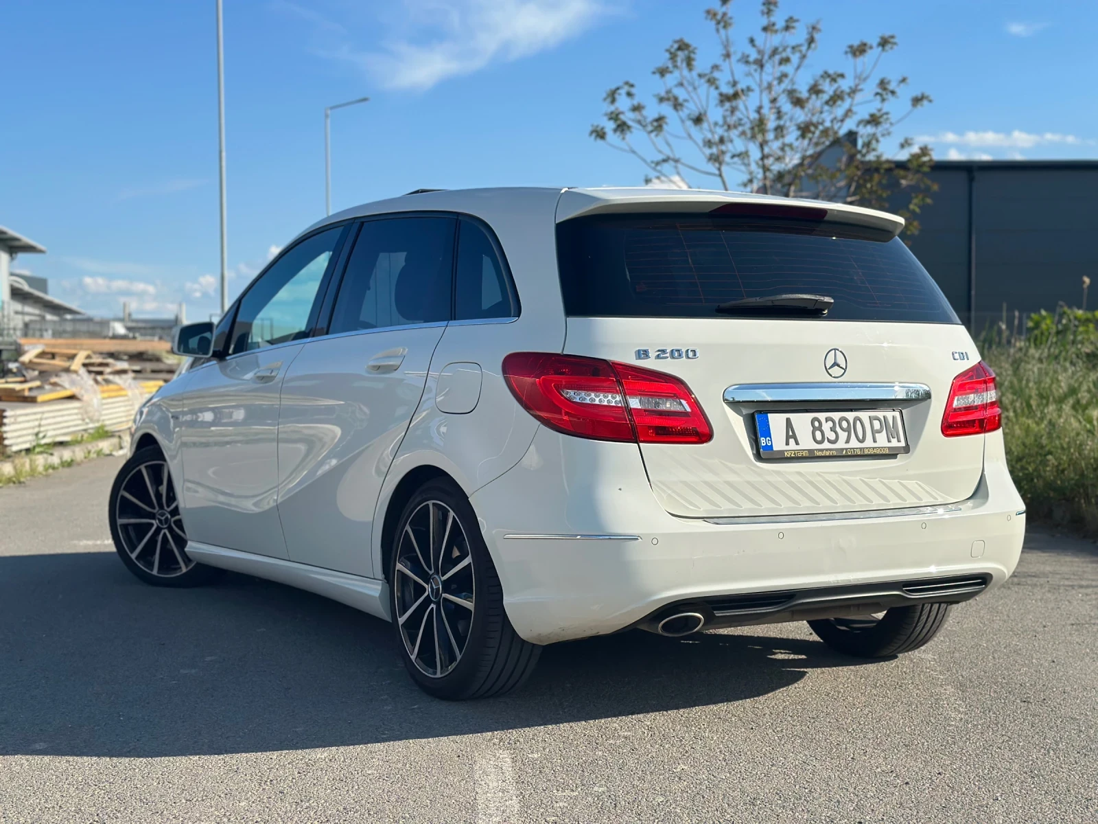 Mercedes-Benz B 200 CDI, снимка 2 - Автомобили и джипове - 54867450