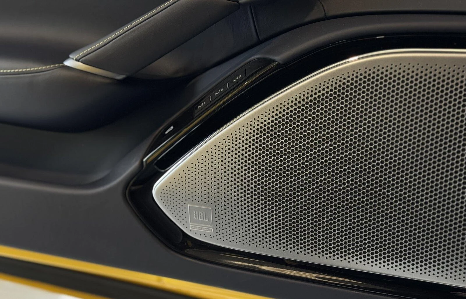 Ferrari Roma 3.9 V8/MAGNERIDE/CARBON/JBL/CERAMIC/, снимка 8 - Автомобили и джипове - 53825307