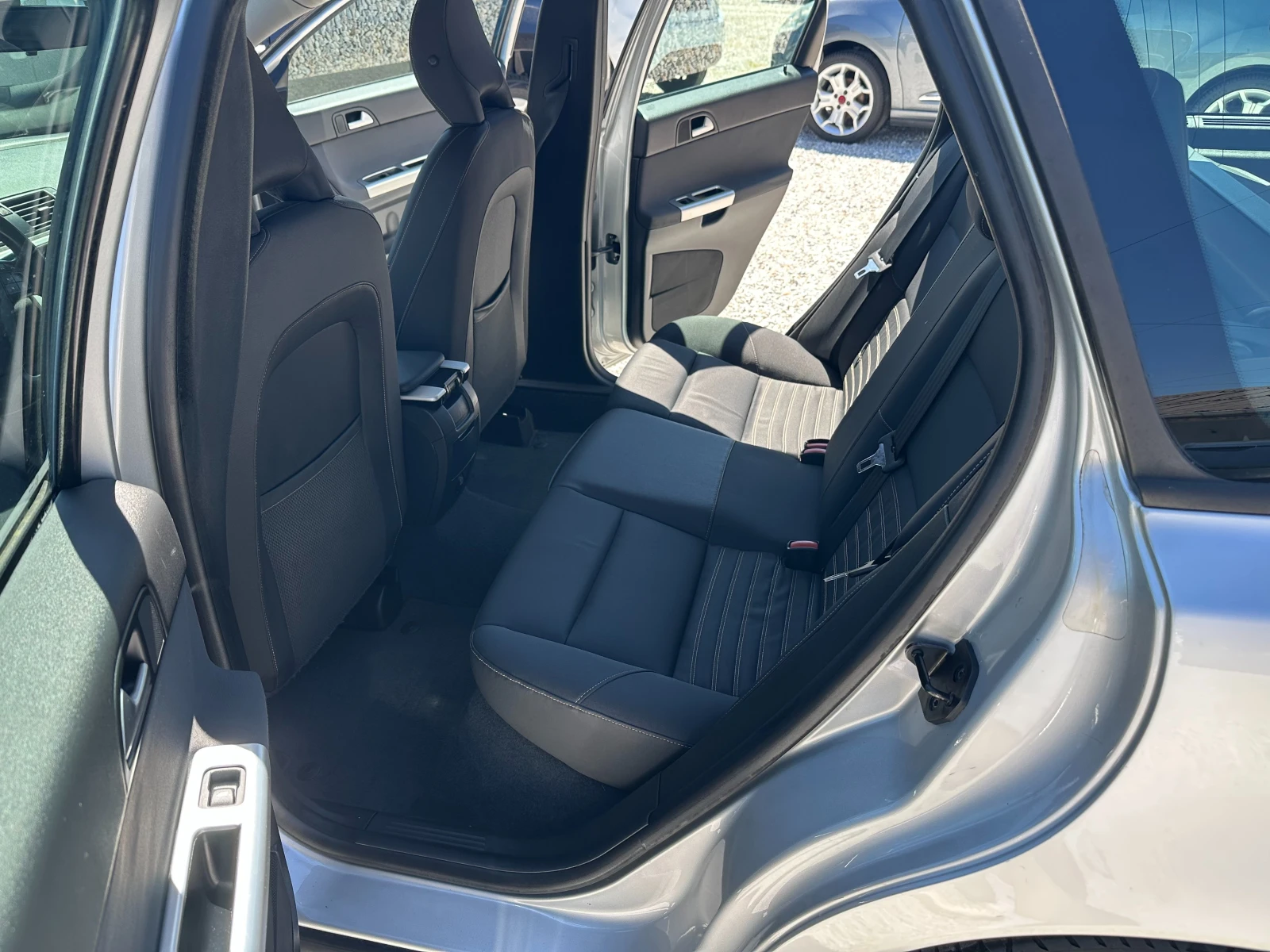 Volvo V50 1.6D* D2, снимка 11 - Автомобили и джипове - 54554689