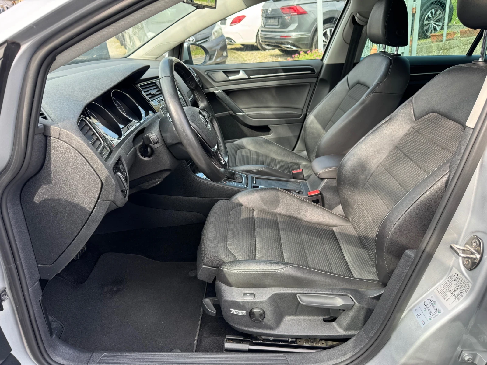 VW Golf 2.0TDI* DSG* Highline* 40years, снимка 11 - Автомобили и джипове - 54635015