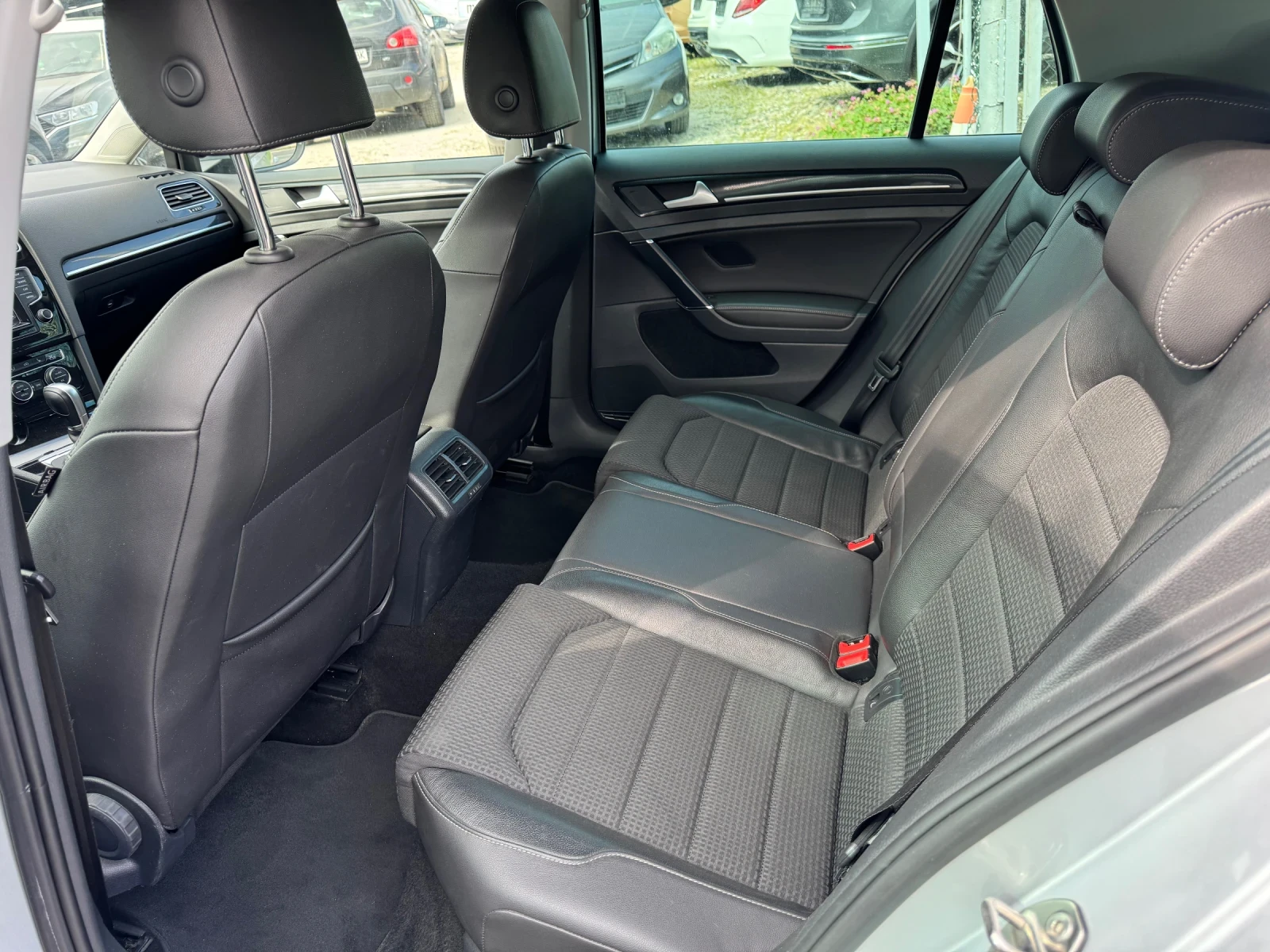 VW Golf 2.0TDI* DSG* Highline* 40years, снимка 12 - Автомобили и джипове - 54635015