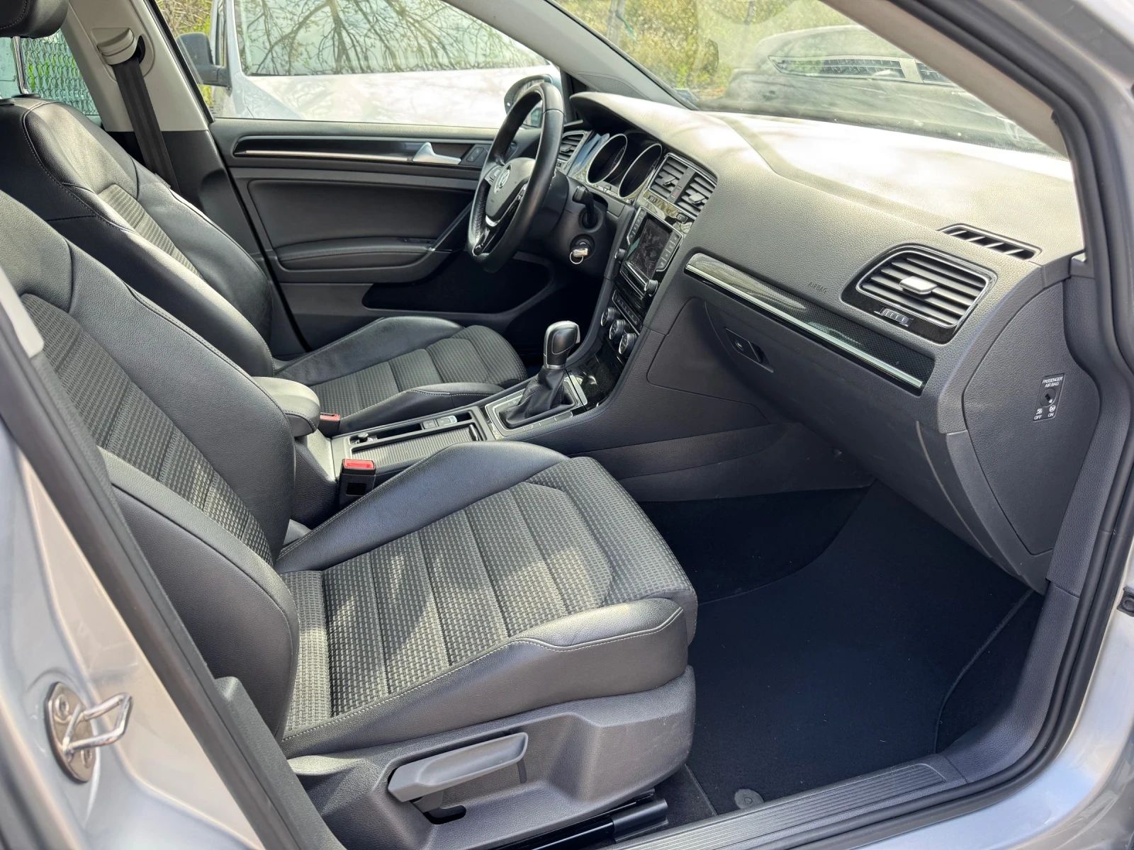 VW Golf 2.0TDI* DSG* Highline* 40years, снимка 14 - Автомобили и джипове - 54635015