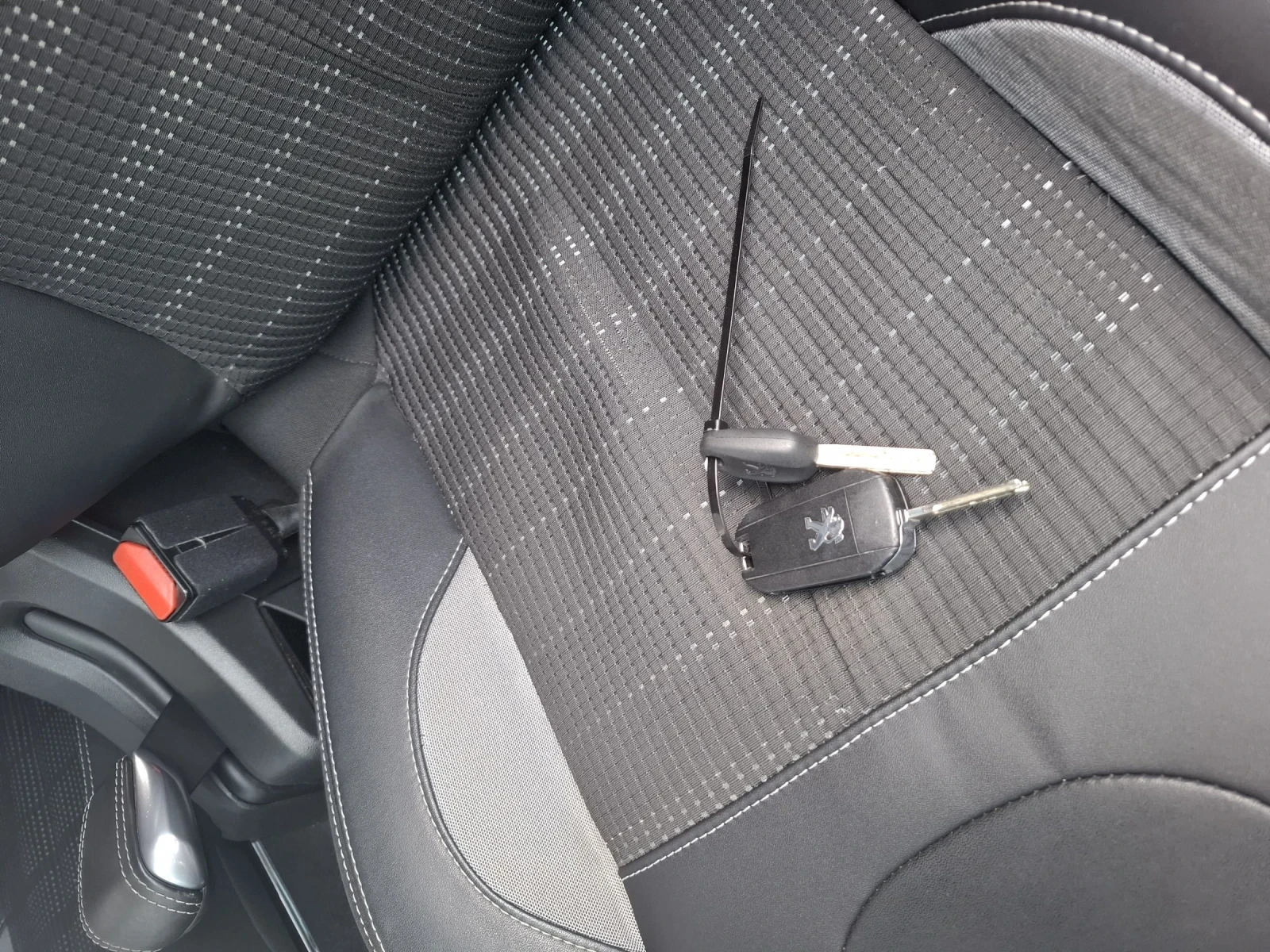 Peugeot 2008 1, 6 HDI-101 ps.-Aluure-Euro 6, снимка 15 - Автомобили и джипове - 55276964