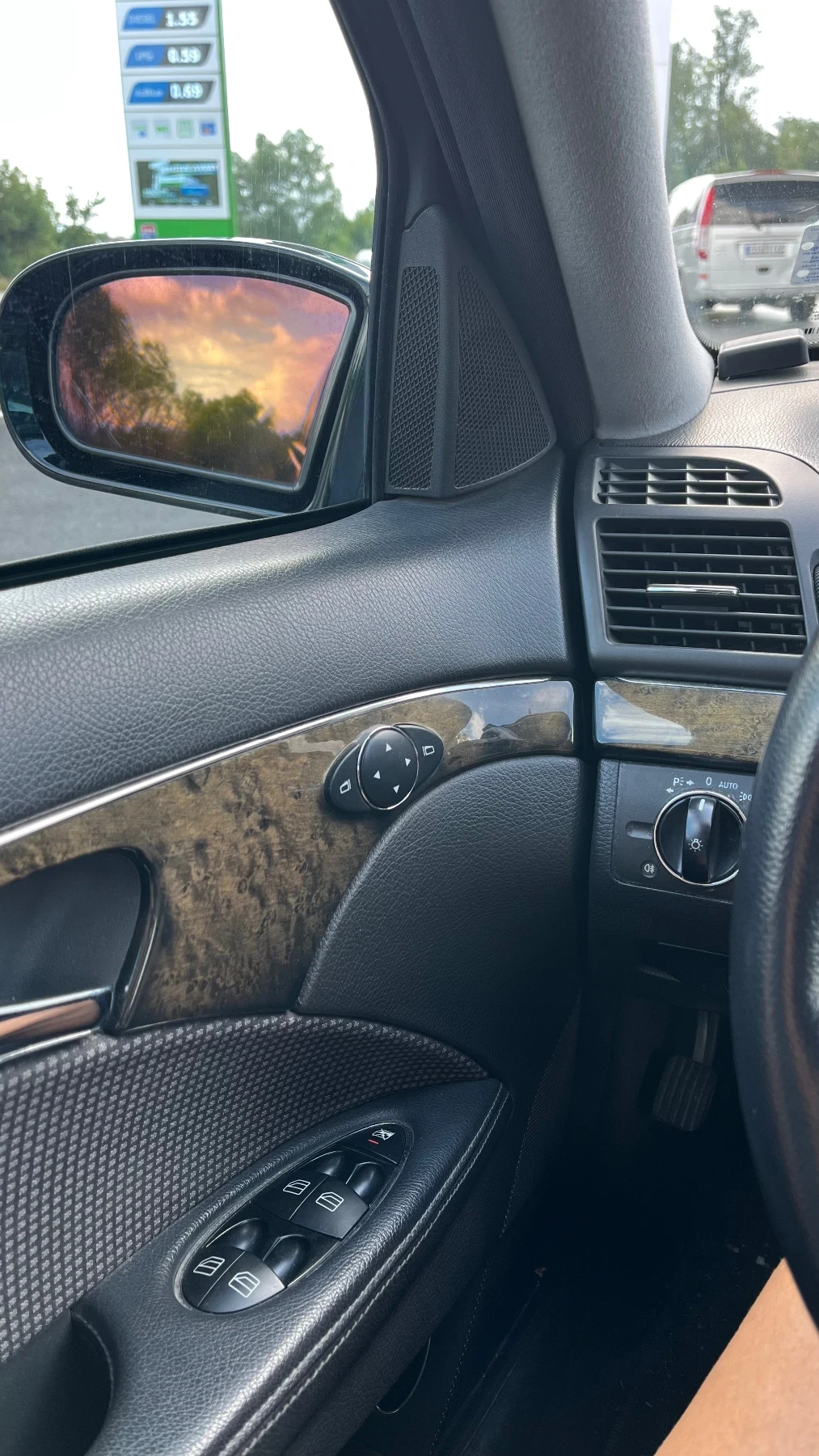 Mercedes-Benz E 220 Avangarde, снимка 9 - Автомобили и джипове - 55412492