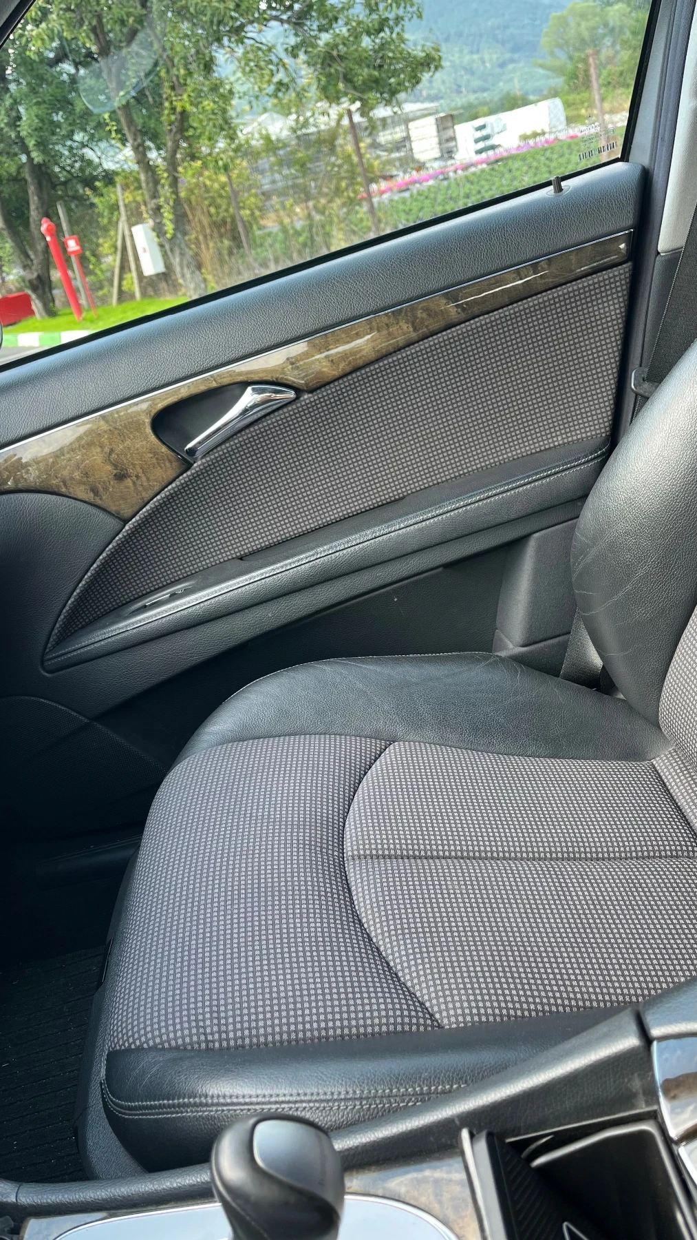 Mercedes-Benz E 220 Avangarde, снимка 10 - Автомобили и джипове - 55412492
