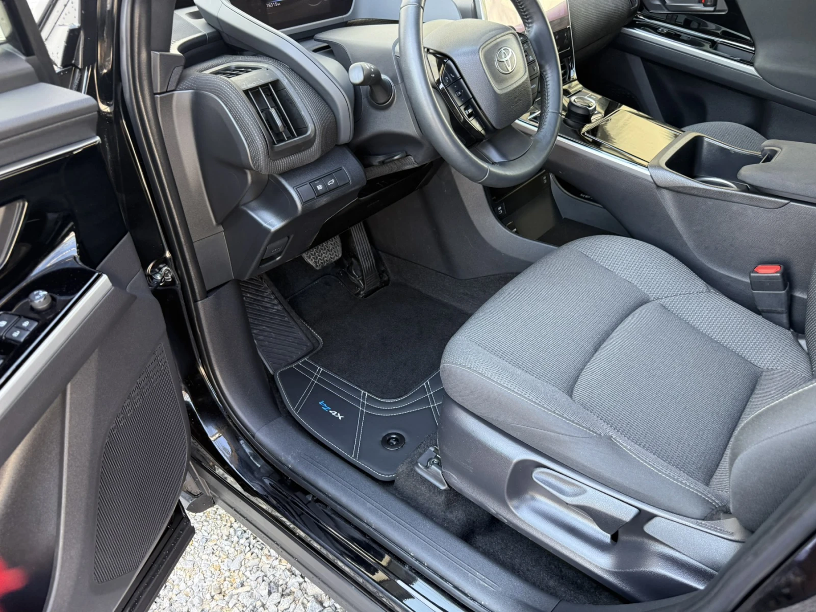 Toyota bZ4X, снимка 6 - Автомобили и джипове - 55477977