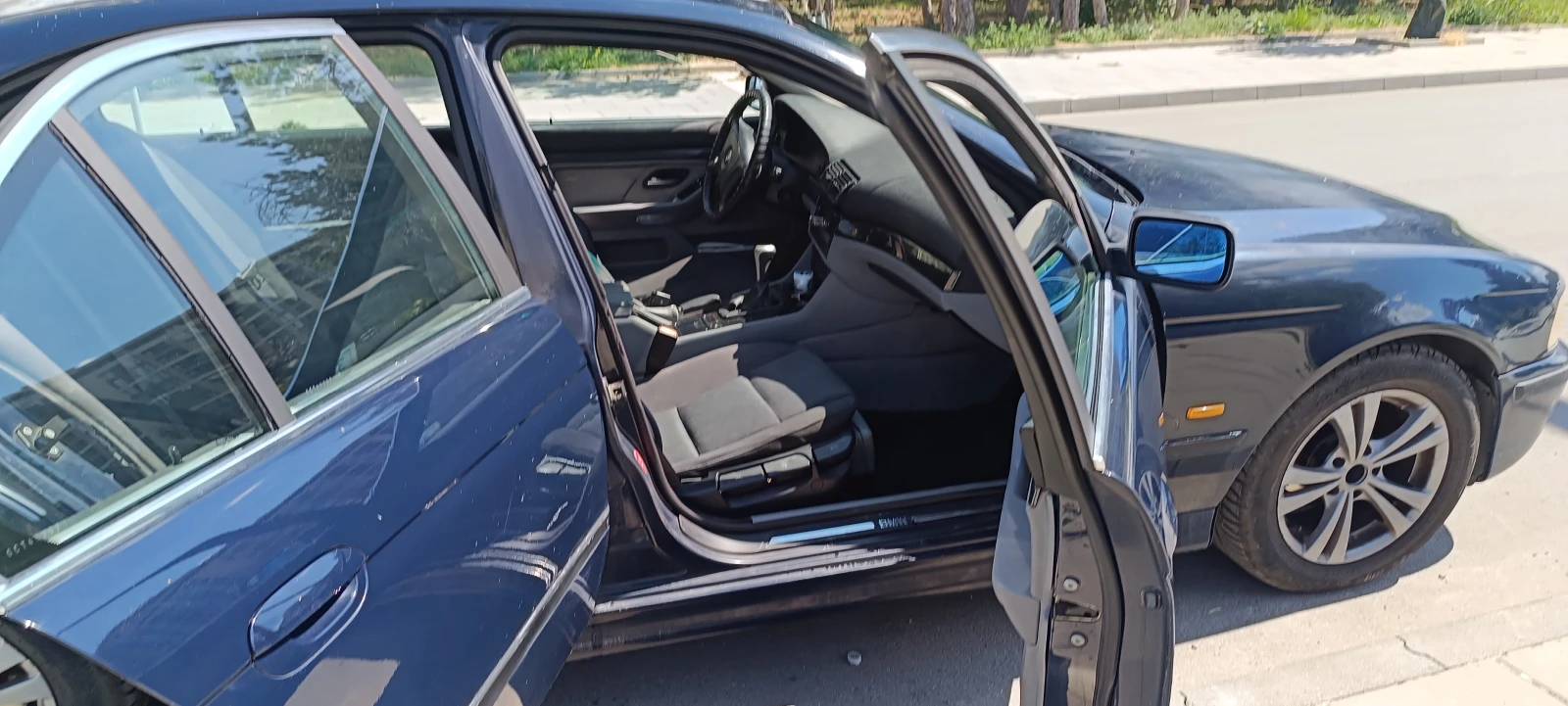 BMW 520, снимка 11 - Автомобили и джипове - 55690332