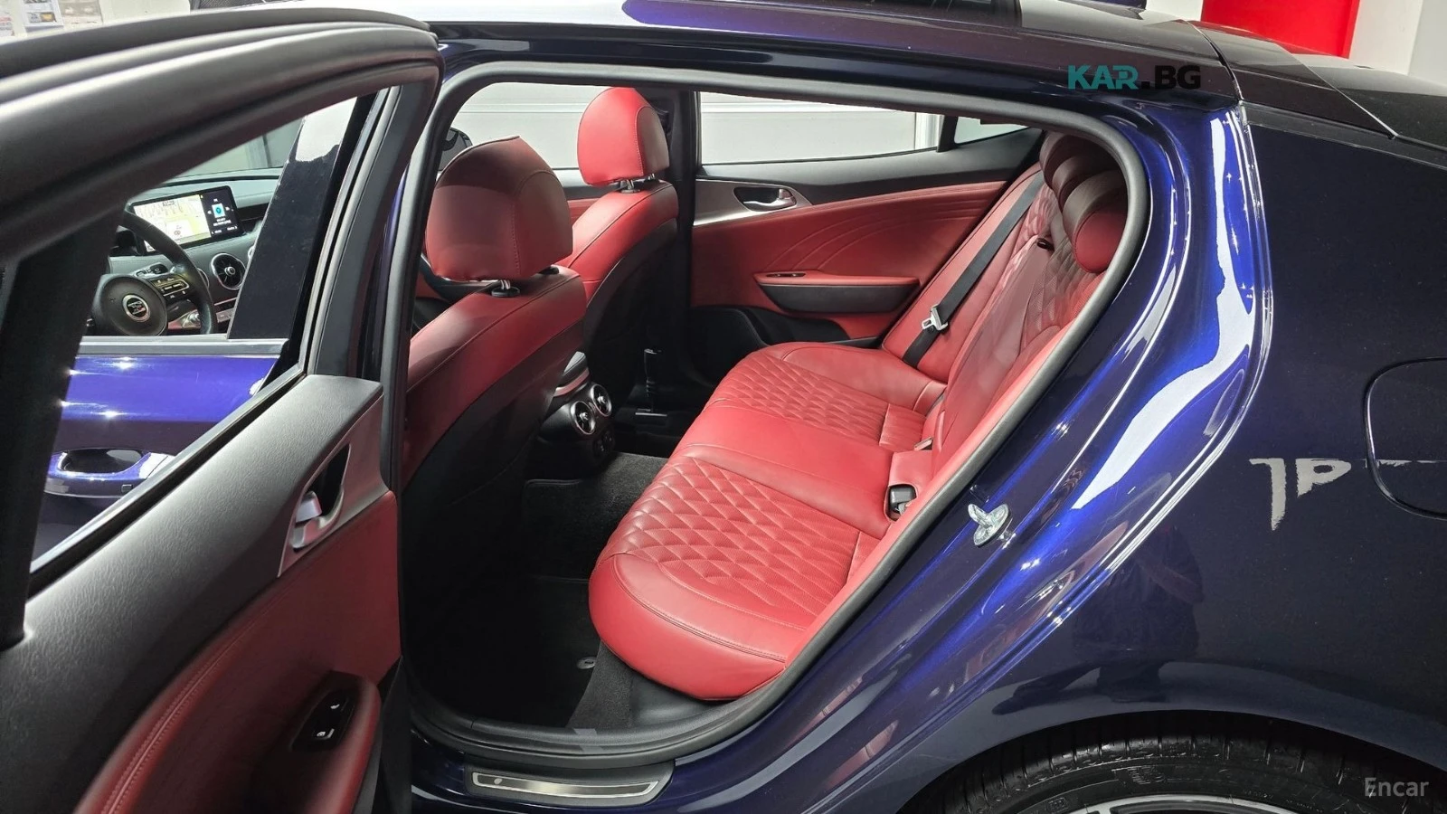 Kia Stinger 3.3 GT Masters AWD* DISTRONIC* ХЕДЪП* 360* ПАНО* , снимка 15 - Автомобили и джипове - 55989660