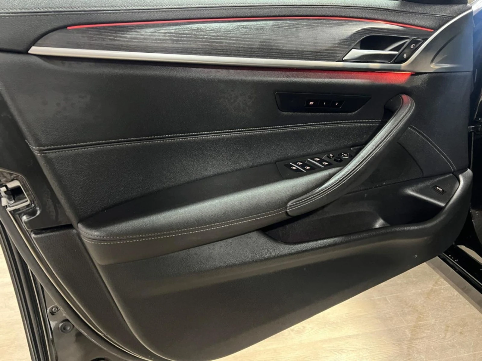 BMW 530 xDrive LCI | Blind Spot | No Accidents, снимка 11 - Автомобили и джипове - 56139363