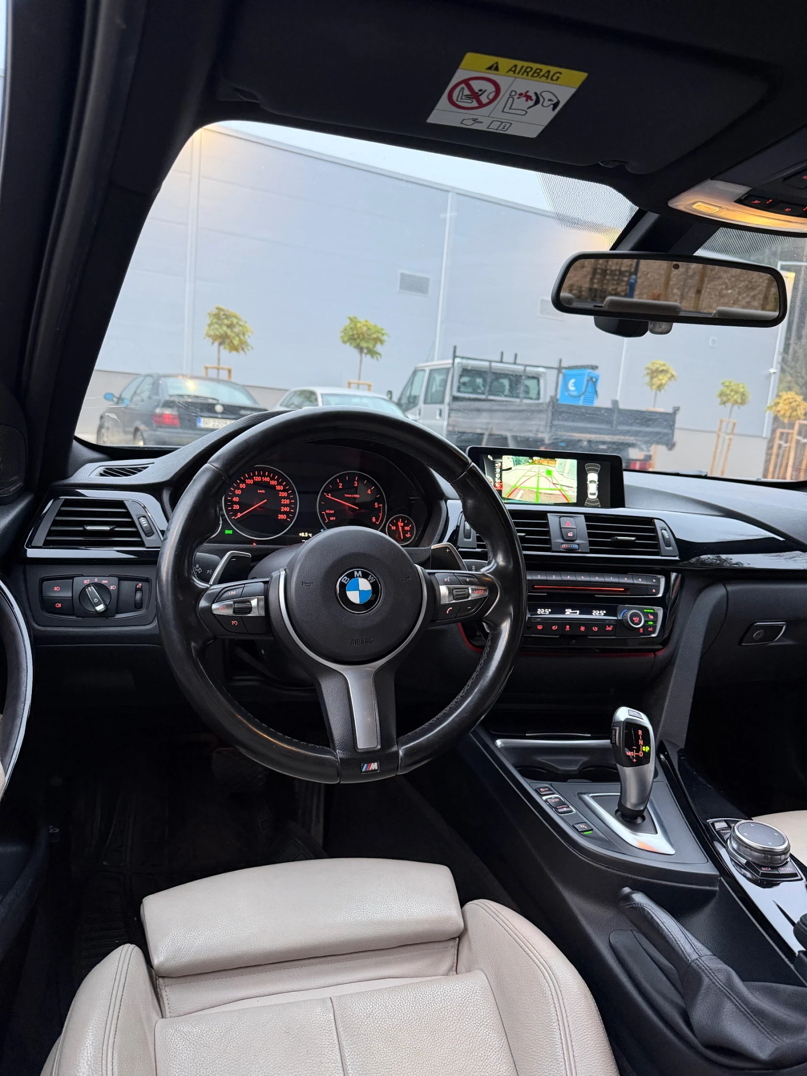 BMW 320 320d xDrive / M-pack / Shadow line, снимка 14 - Автомобили и джипове - 56647563