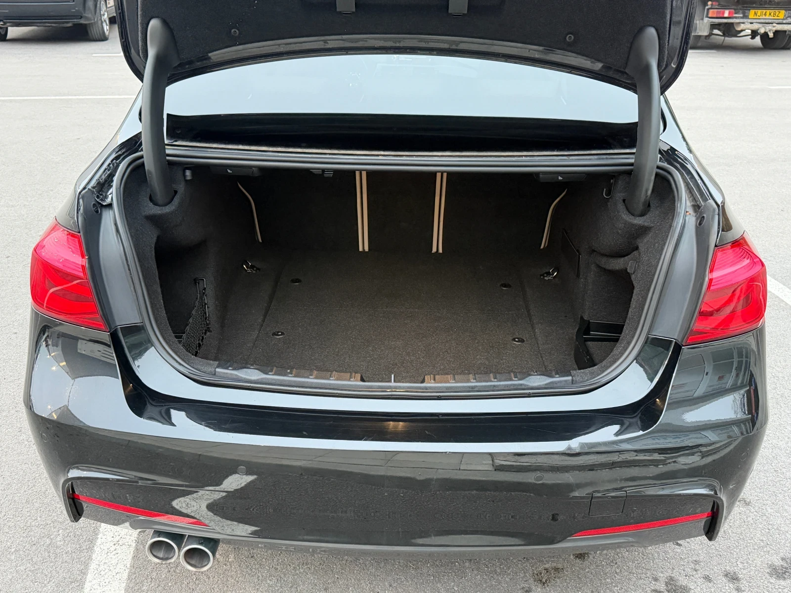 BMW 320 320d xDrive / M-pack / Shadow line, снимка 10 - Автомобили и джипове - 56647563