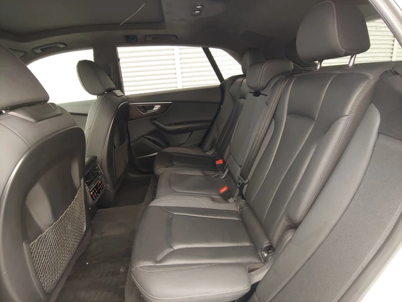 Audi Q8 * Technik 3.0L AWD | SUNROOF | NAV | HTD SEATS * C, снимка 12 - Автомобили и джипове - 53044810
