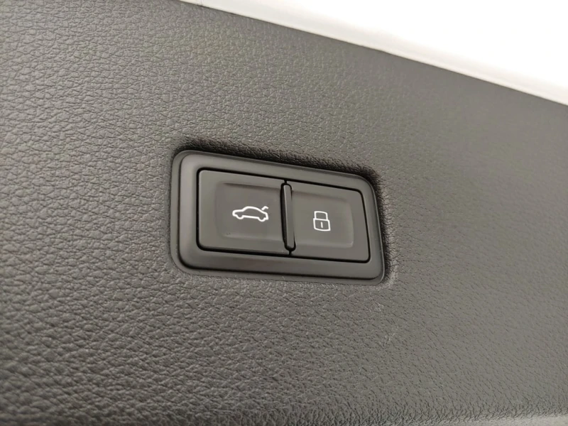 Audi Q8 * Technik 3.0L AWD | SUNROOF | NAV | HTD SEATS * C, снимка 15 - Автомобили и джипове - 53044810
