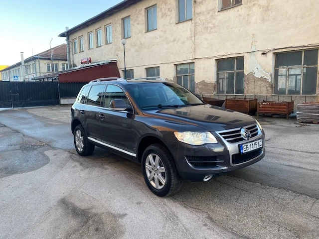 VW Touareg V6 3.0 TDI DPF (Aut), снимка 2 - Автомобили и джипове - 48677151