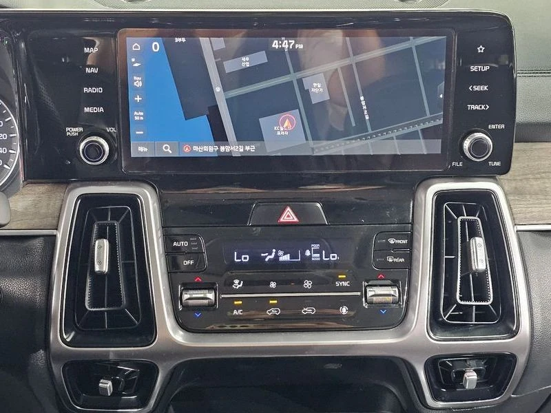 Kia Sorento 2.2 Automatic, снимка 13 - Автомобили и джипове - 55579813