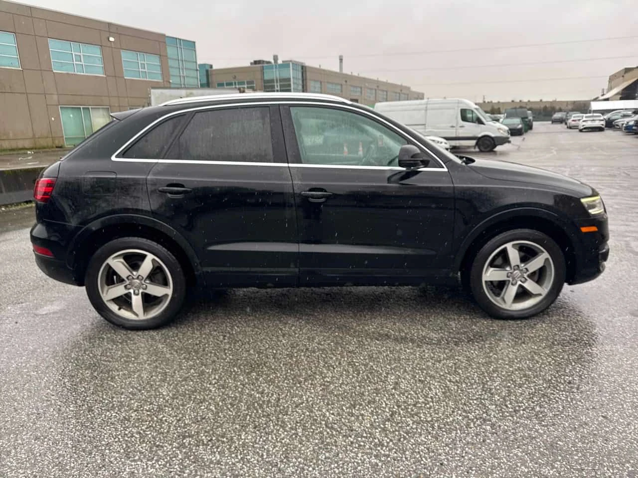 Audi Q3 PROGRESSIV/CARFAX/ПАНОРАМА/ПОДГРЕВИ, снимка 4 - Автомобили и джипове - 54006090