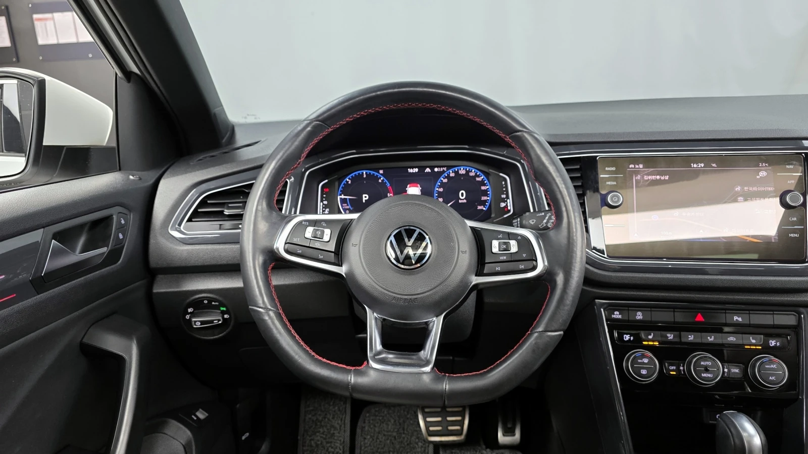 VW T-Roc 2.0 TDI Prestige | DSG | NAVI | Адаптивен круиз, снимка 7 - Автомобили и джипове - 54803386