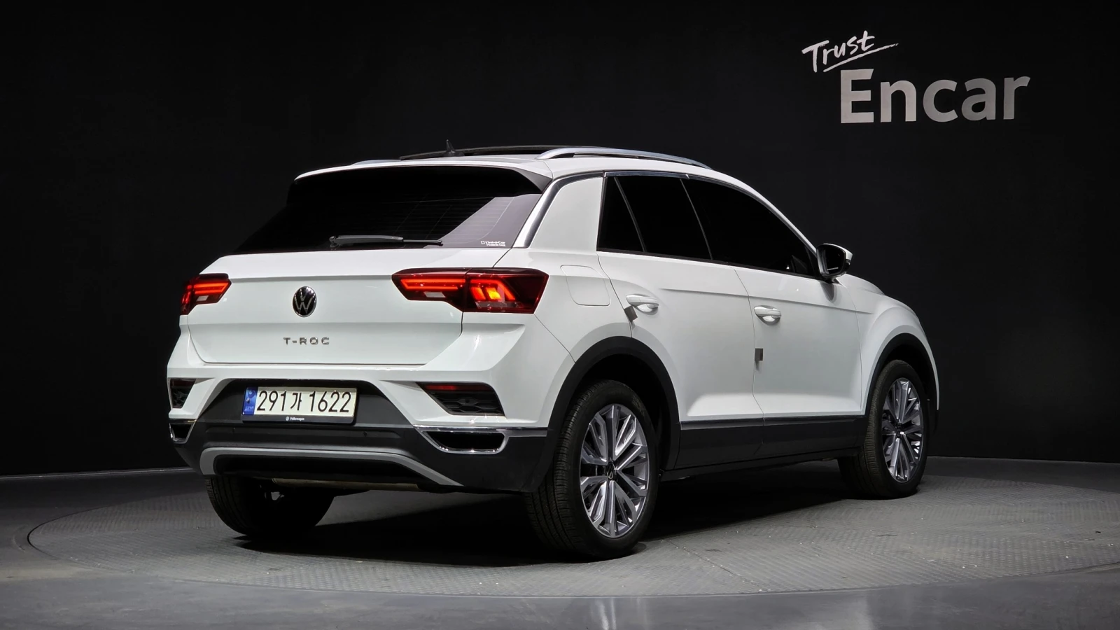 VW T-Roc 2.0 TDI Prestige | DSG | NAVI | Адаптивен круиз, снимка 2 - Автомобили и джипове - 54803386