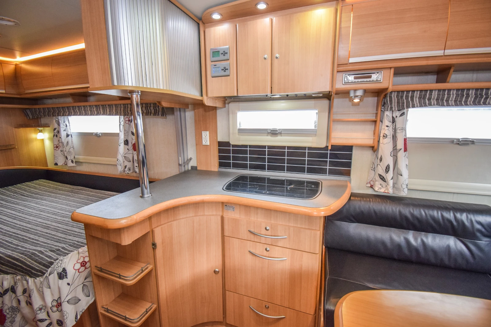 Каравана Kabe CABBY COMFORT EDITION 620 FT , снимка 9 - Каравани и кемпери - 56218069