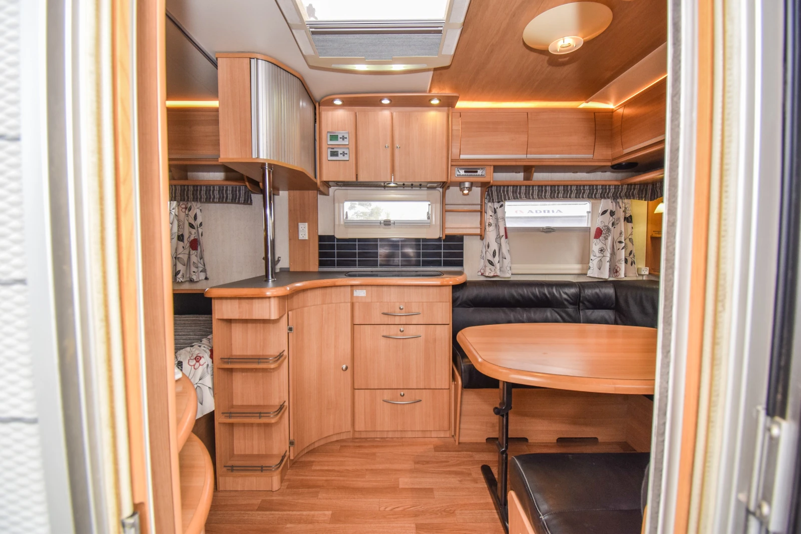 Каравана Kabe CABBY COMFORT EDITION 620 FT , снимка 5 - Каравани и кемпери - 56218069