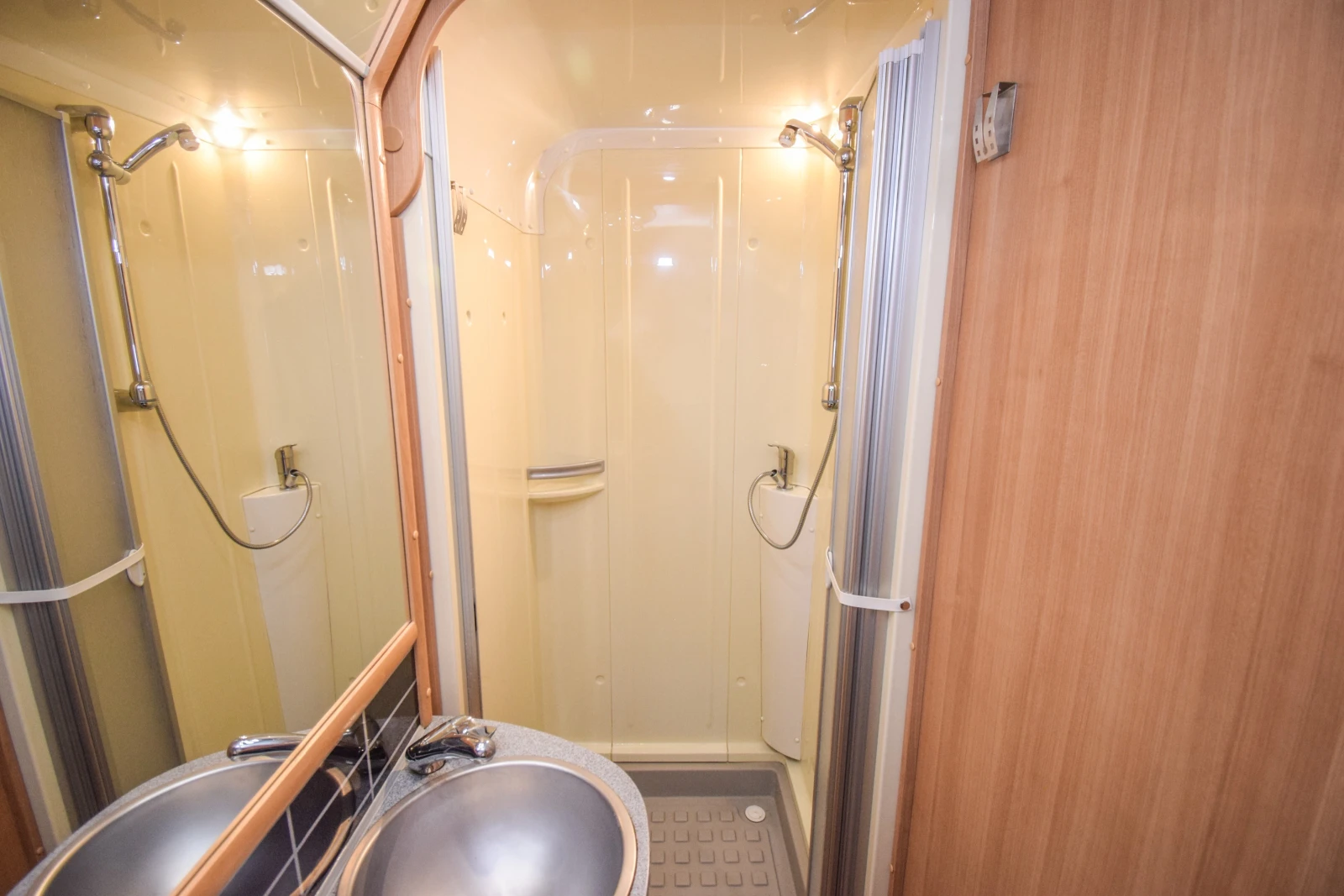 Каравана Kabe CABBY COMFORT EDITION 620 FT , снимка 16 - Каравани и кемпери - 56218069