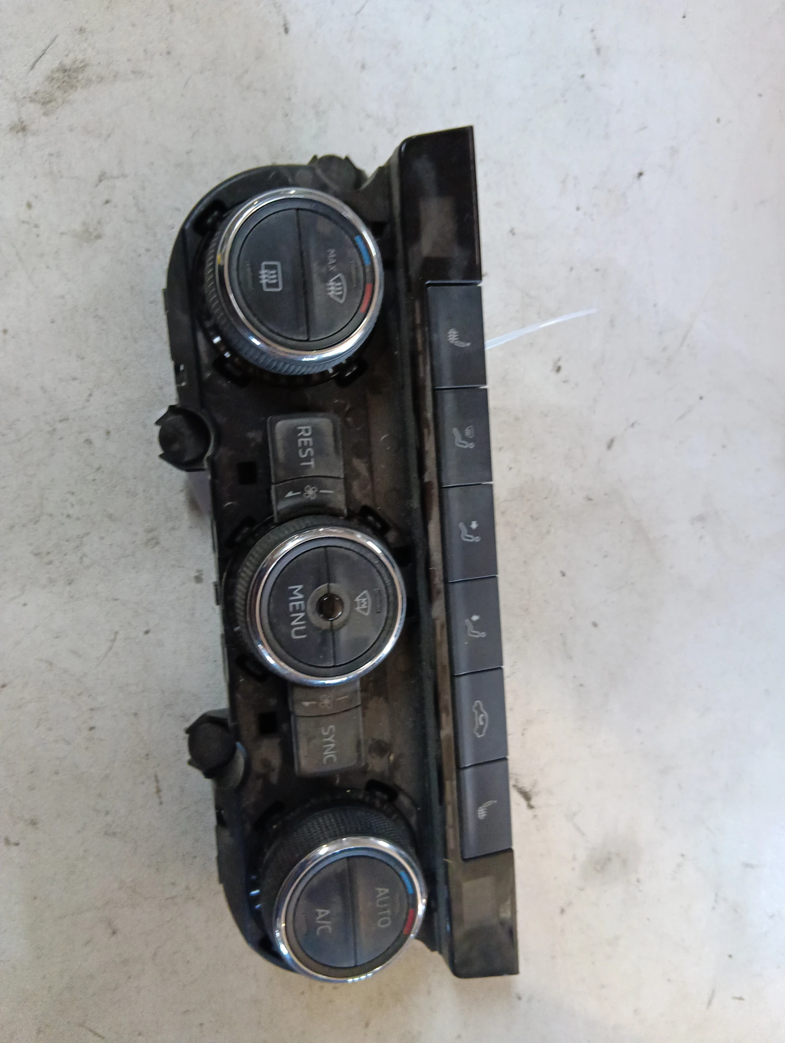 климатроник преден 3V0907044AJ Skoda Superb