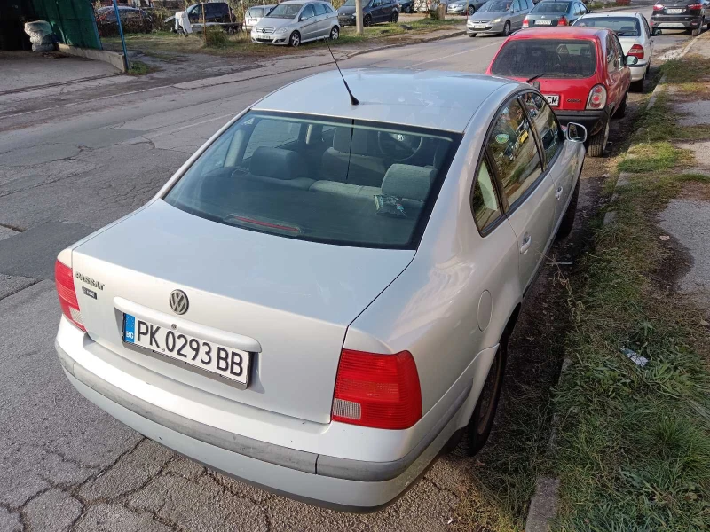 VW Passat, снимка 1 - Автомобили и джипове - 48027301