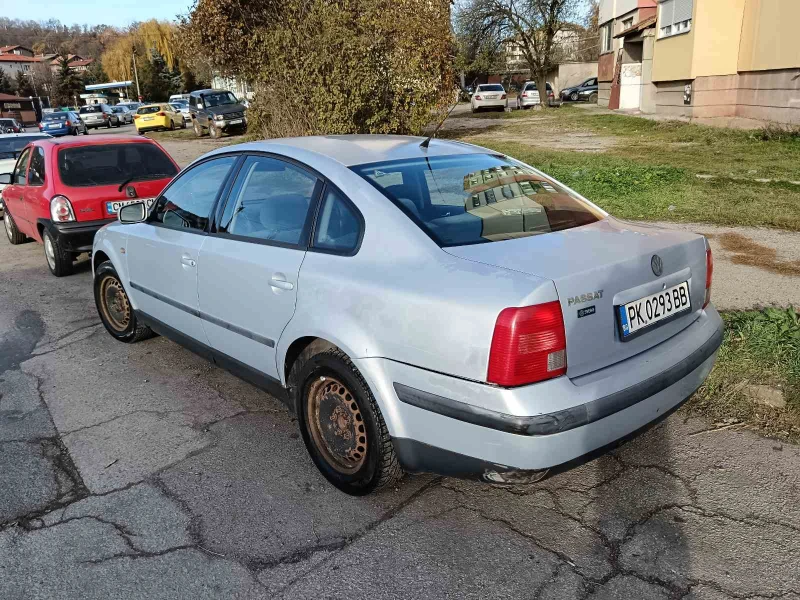 VW Passat, снимка 5 - Автомобили и джипове - 48027301