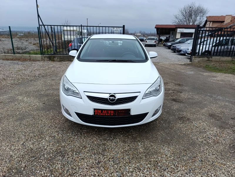 Opel Astra 1.4i-16v Бензин, снимка 2 - Автомобили и джипове - 48237583