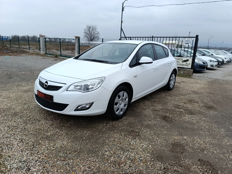 Opel Astra 1.4i-16v Бензин, снимка 3 - Автомобили и джипове - 48237583