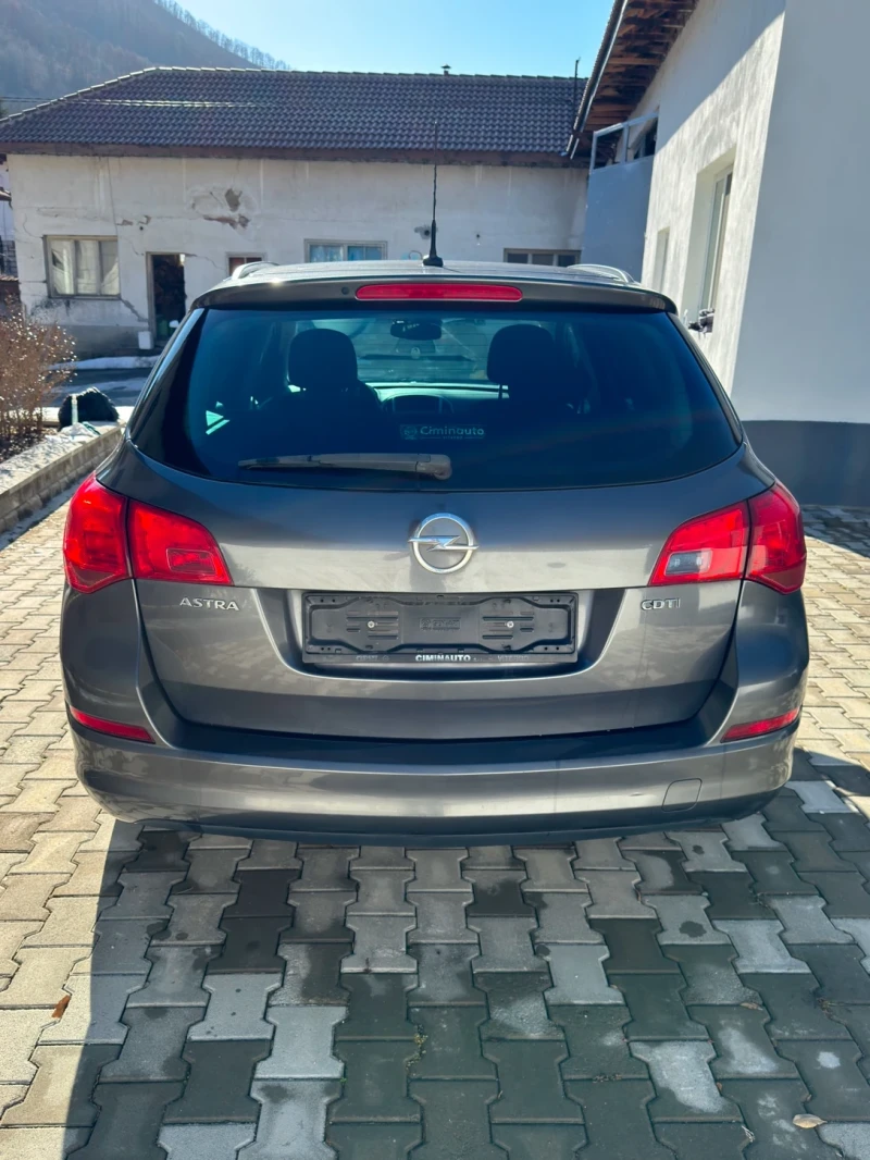 Opel Astra 1.7 CDTi , снимка 4 - Автомобили и джипове - 48880018