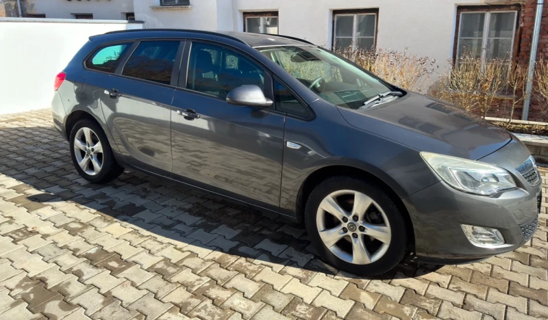 Opel Astra 1.7 CDTi , снимка 3 - Автомобили и джипове - 48880018