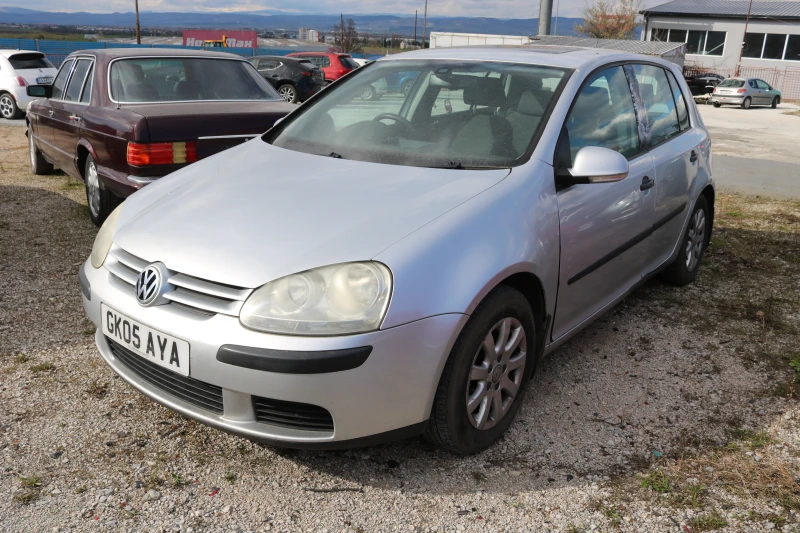 VW Golf 1.6 FSI, снимка 2 - Автомобили и джипове - 49883922