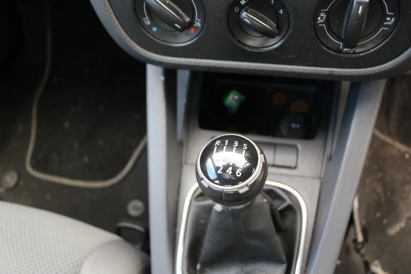 VW Golf 1.6 FSI, снимка 14 - Автомобили и джипове - 49883922