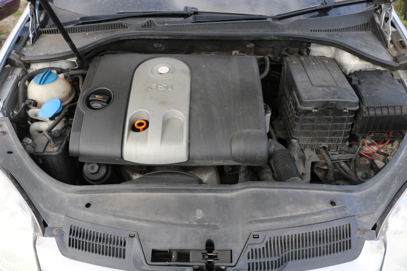 VW Golf 1.6 FSI, снимка 15 - Автомобили и джипове - 49883922