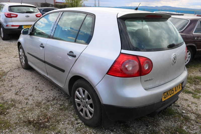 VW Golf 1.6 FSI, снимка 7 - Автомобили и джипове - 49883922