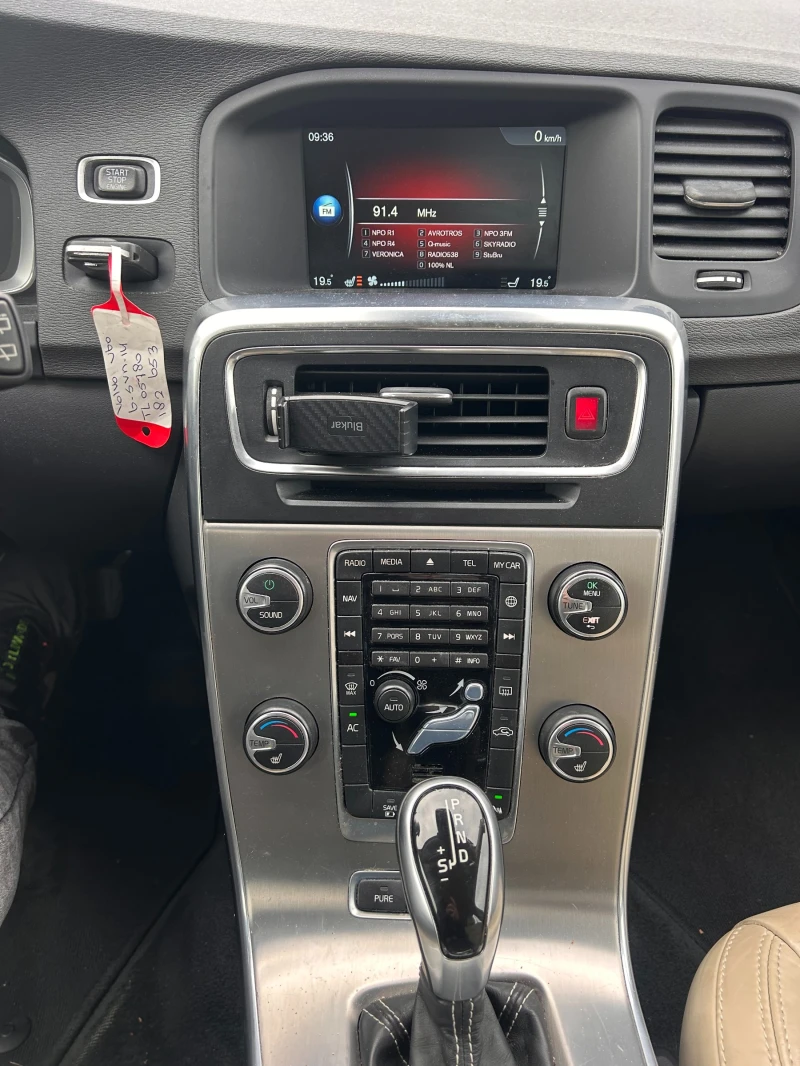 Volvo V60 2.4 PLUG IN HYBRID AWD AVTOMAT/KOJA/NAVI EURO 5, снимка 14 - Автомобили и джипове - 52694669