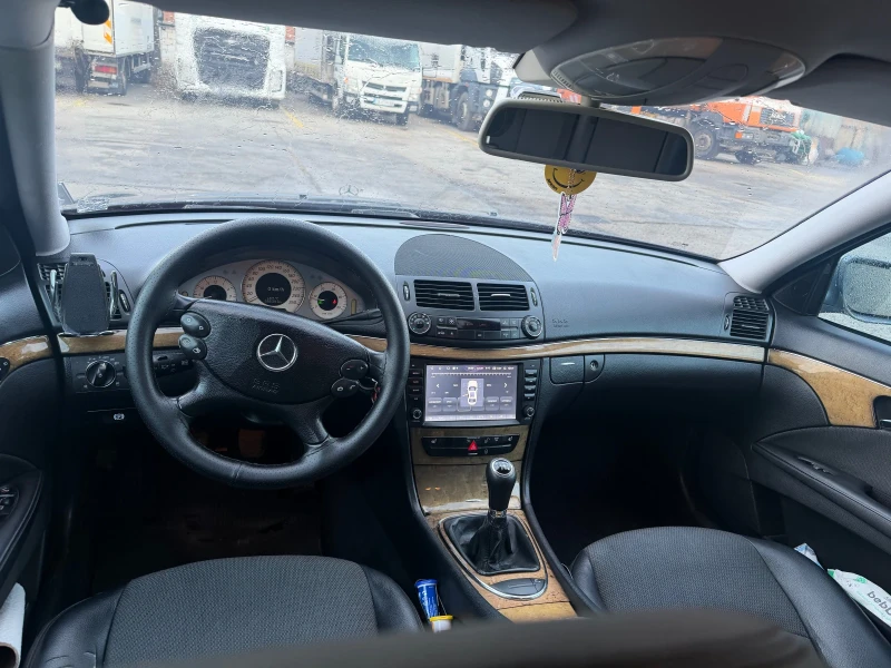 Mercedes-Benz E 220, снимка 9 - Автомобили и джипове - 53048343