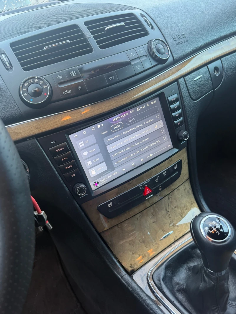 Mercedes-Benz E 220, снимка 10 - Автомобили и джипове - 53048343