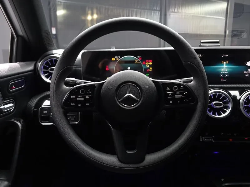 Mercedes-Benz A 220  Hatchback, снимка 12 - Автомобили и джипове - 56083608
