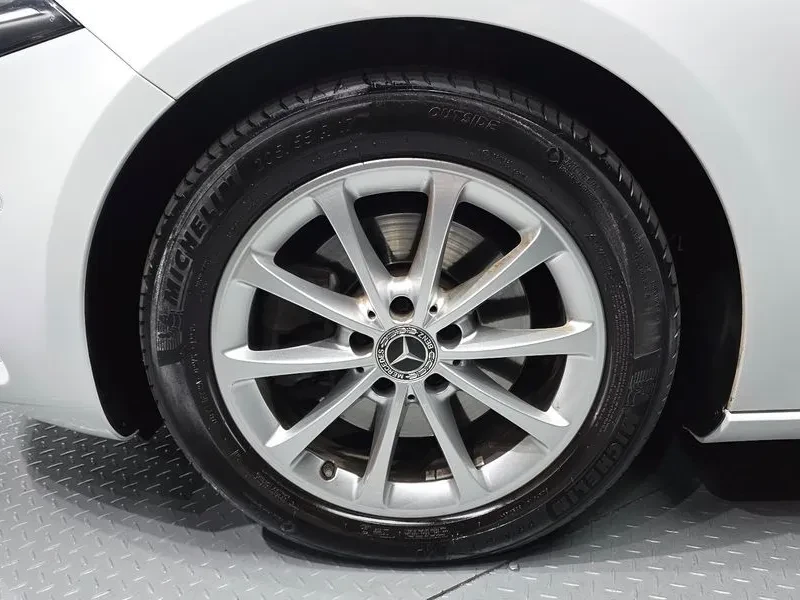 Mercedes-Benz A 220  Hatchback, снимка 4 - Автомобили и джипове - 56083608