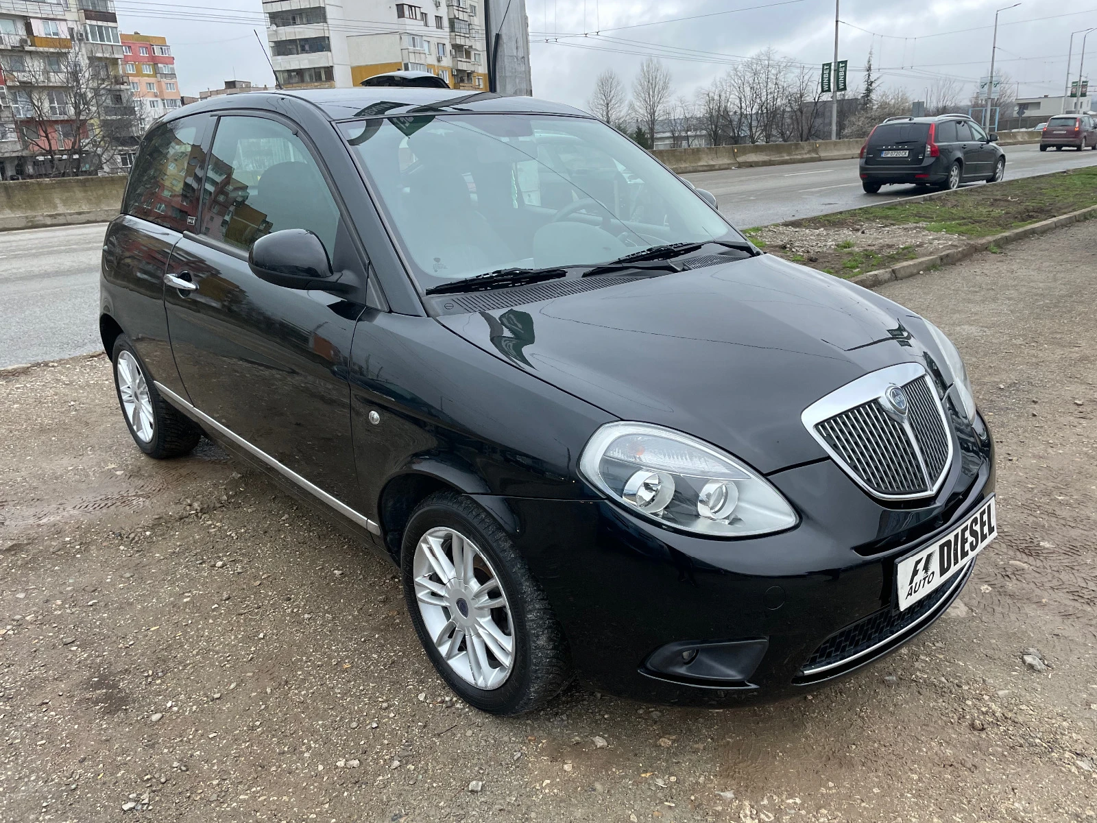 Lancia Ypsilon 1.3-M-jet-U-N-Y-C-A - изображение 3