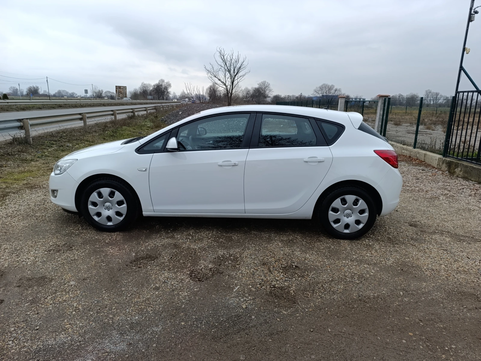 Opel Astra 1.4i-16v Бензин - изображение 4